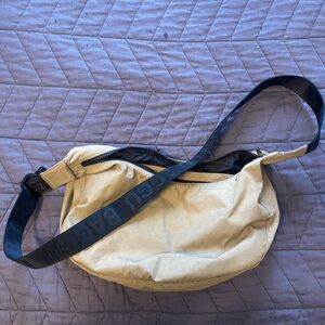 Baggy medium crescent in khaki